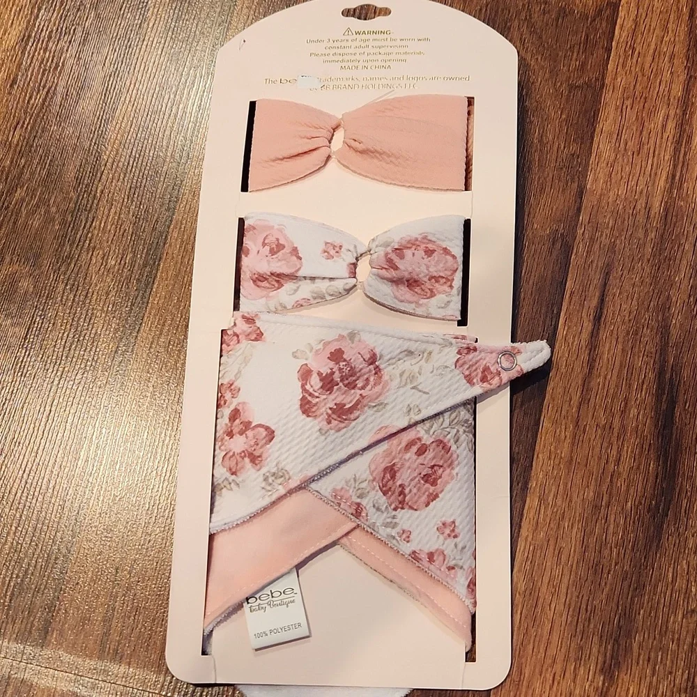 NWT Bebe Pink and White Floral Bib and Bow Set